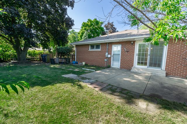 1185 Seymour Avenue, Des Plaines, IL 60016