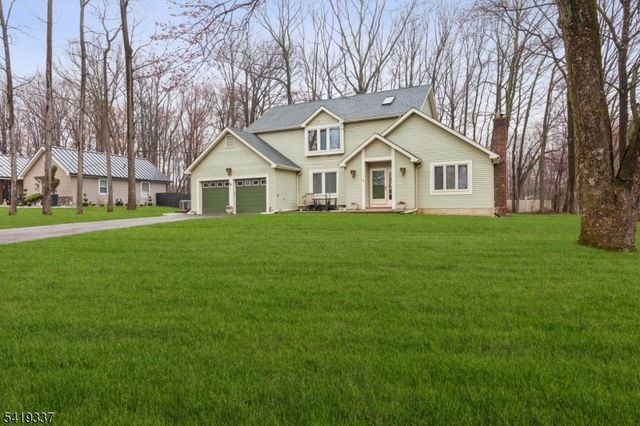 2 Grenoble Ct, Old Bridge Twp., NJ 07747