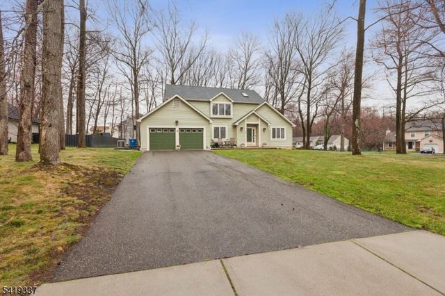 2 Grenoble Ct, Old Bridge Twp., NJ 07747