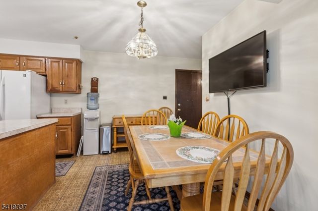 2 Grenoble Ct, Old Bridge Twp., NJ 07747