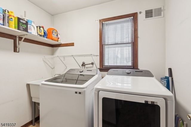 2 Grenoble Ct, Old Bridge Twp., NJ 07747