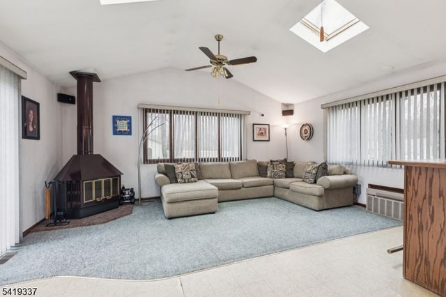 2 Grenoble Ct, Old Bridge Twp., NJ 07747