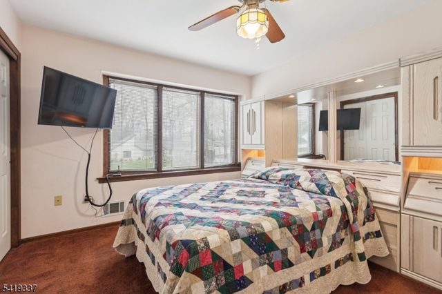 2 Grenoble Ct, Old Bridge Twp., NJ 07747