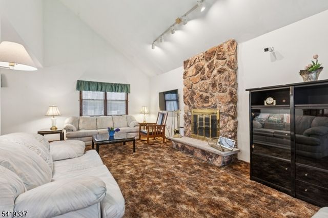 2 Grenoble Ct, Old Bridge Twp., NJ 07747