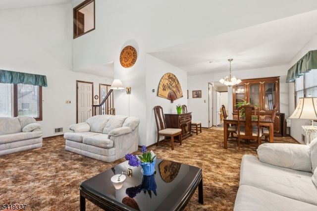 2 Grenoble Ct, Old Bridge Twp., NJ 07747