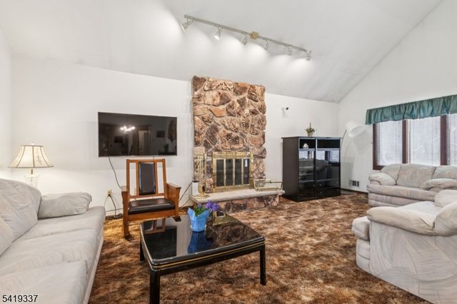 2 Grenoble Ct, Old Bridge Twp., NJ 07747