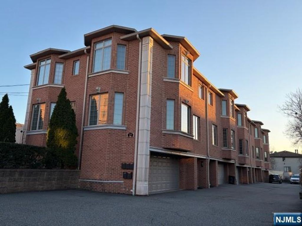 20 W Palisades Boulevard D, Palisades Park, NJ 07650