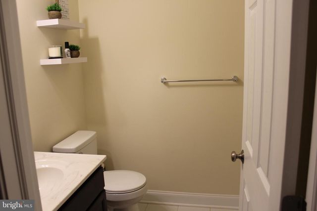 201 HAMPTON CT, Harleysville, PA 19438