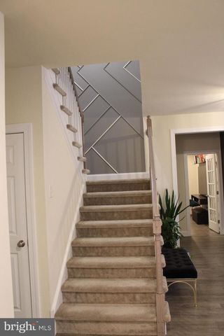 201 HAMPTON CT, Harleysville, PA 19438