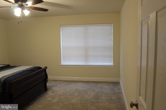 201 HAMPTON CT, Harleysville, PA 19438