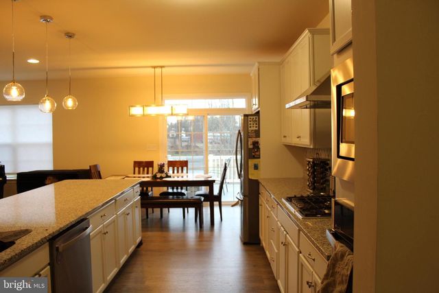 201 HAMPTON CT, Harleysville, PA 19438