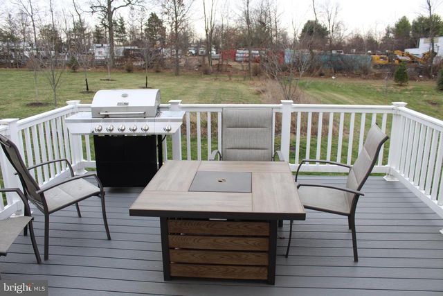 201 HAMPTON CT, Harleysville, PA 19438