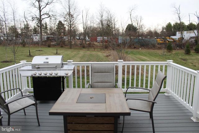 201 HAMPTON CT, Harleysville, PA 19438