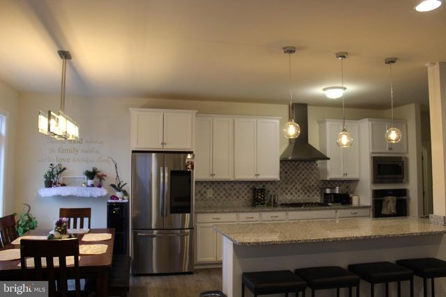 201 HAMPTON CT, Harleysville, PA 19438