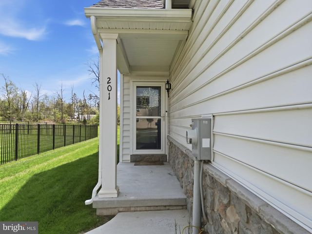 201 HAMPTON CT, Harleysville, PA 19438