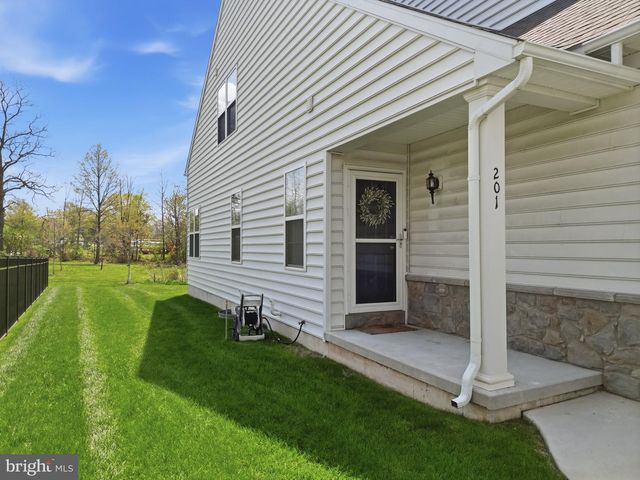 201 HAMPTON CT, Harleysville, PA 19438