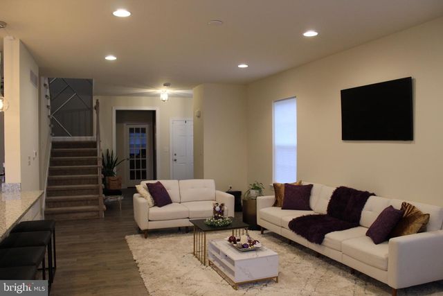 201 HAMPTON CT, Harleysville, PA 19438