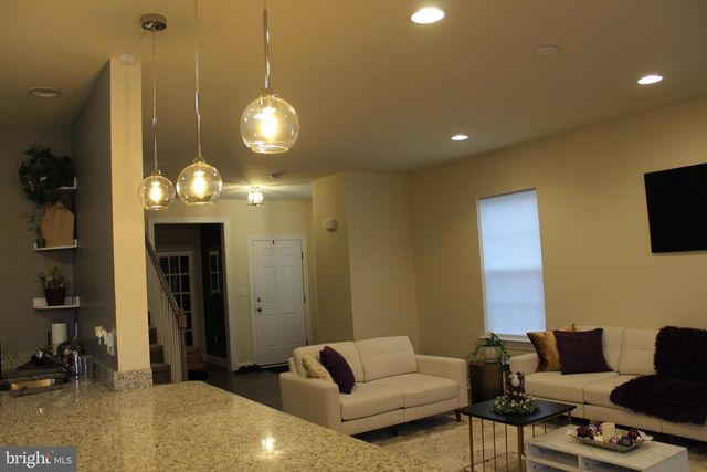 201 HAMPTON CT, Harleysville, PA 19438