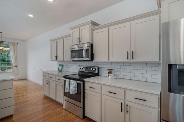 5246 E Hackberry Street, Springfield, MO 65809