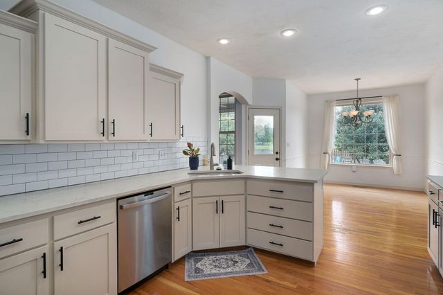 5246 E Hackberry Street, Springfield, MO 65809