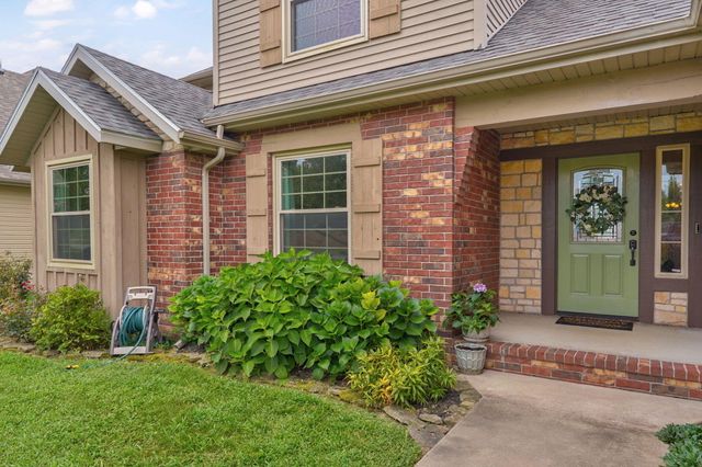 5246 E Hackberry Street, Springfield, MO 65809