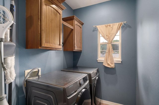 5246 E Hackberry Street, Springfield, MO 65809