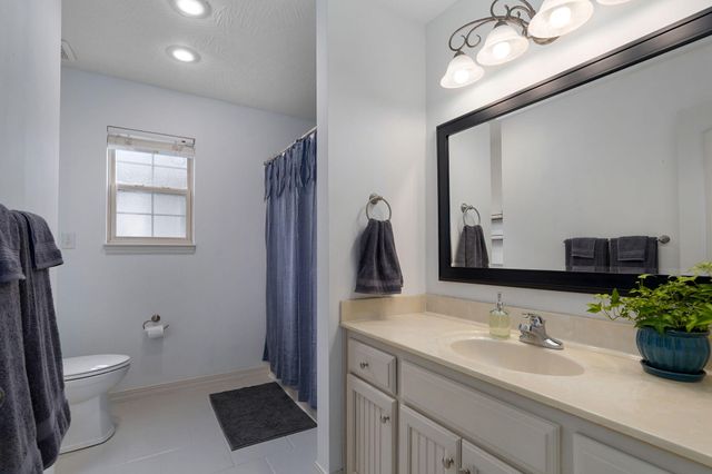 5246 E Hackberry Street, Springfield, MO 65809