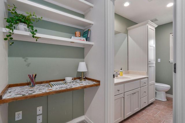 5246 E Hackberry Street, Springfield, MO 65809