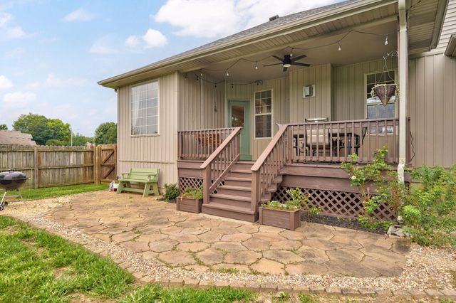 5246 E Hackberry Street, Springfield, MO 65809
