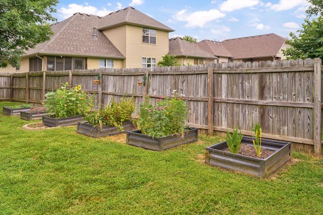 5246 E Hackberry Street, Springfield, MO 65809