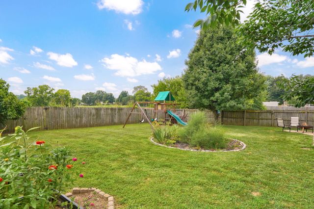5246 E Hackberry Street, Springfield, MO 65809