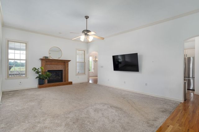 5246 E Hackberry Street, Springfield, MO 65809
