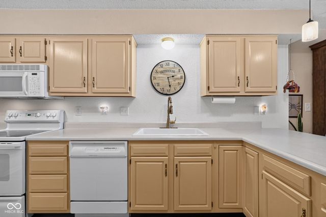 6214 Robinwood Lane, Indianapolis, IN 46237