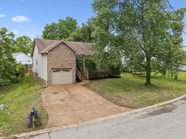 7516 Dove Valley Dr, Nashville, TN 37221