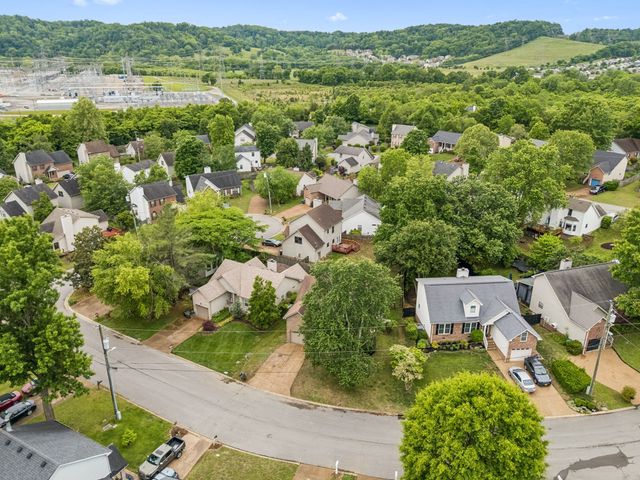 7516 Dove Valley Dr, Nashville, TN 37221