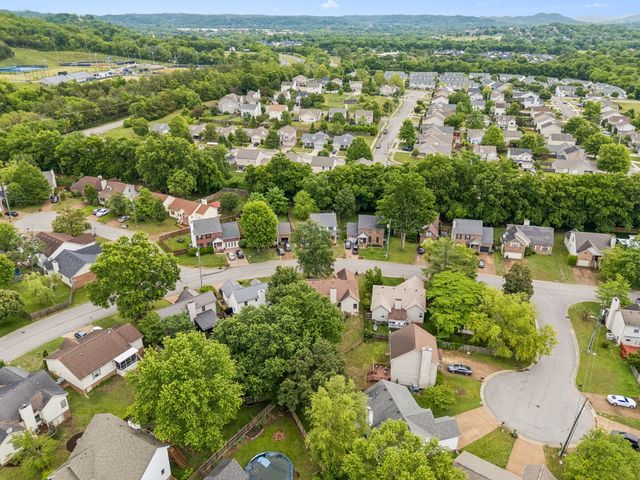 7516 Dove Valley Dr, Nashville, TN 37221