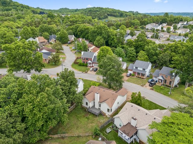 7516 Dove Valley Dr, Nashville, TN 37221