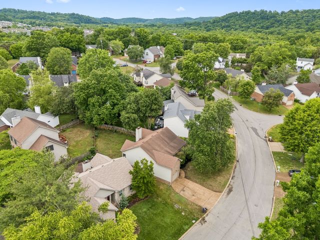 7516 Dove Valley Dr, Nashville, TN 37221