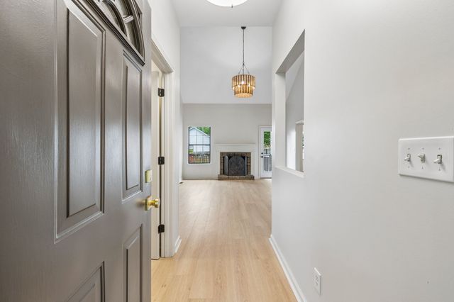 7516 Dove Valley Dr, Nashville, TN 37221