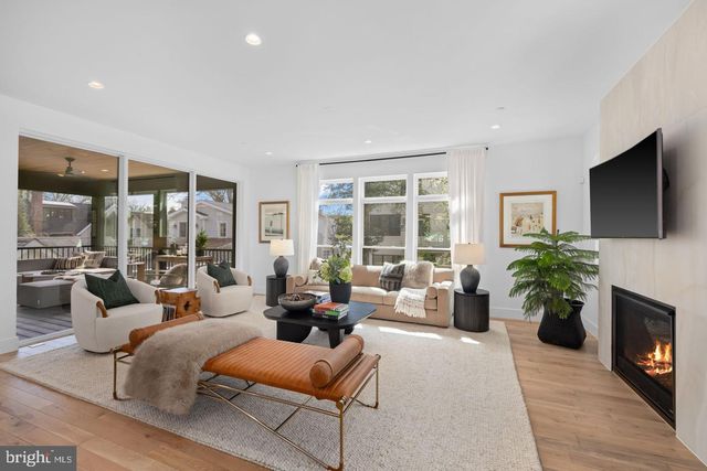 4892 MACARTHUR BLVD NW, Washington, DC 20007