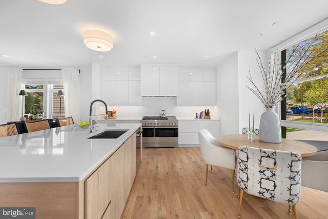 4892 MACARTHUR BLVD NW, Washington, DC 20007
