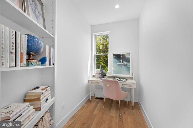 4892 MACARTHUR BLVD NW, Washington, DC 20007