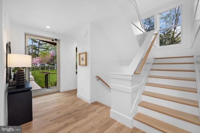 4892 MACARTHUR BLVD NW, Washington, DC 20007