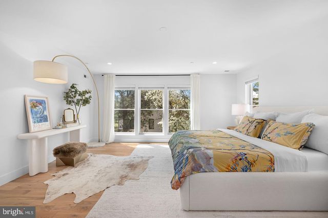 4892 MACARTHUR BLVD NW, Washington, DC 20007