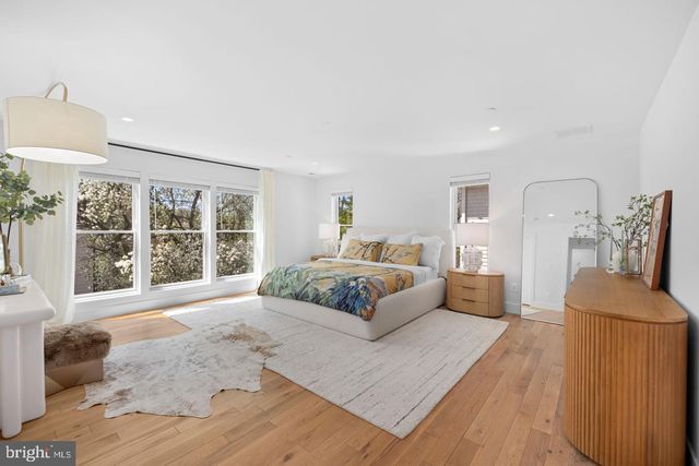 4892 MACARTHUR BLVD NW, Washington, DC 20007