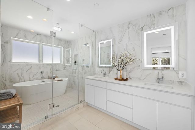 4892 MACARTHUR BLVD NW, Washington, DC 20007