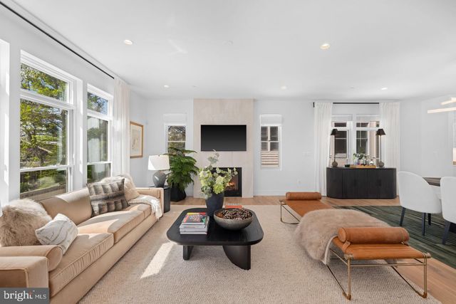 4892 MACARTHUR BLVD NW, Washington, DC 20007