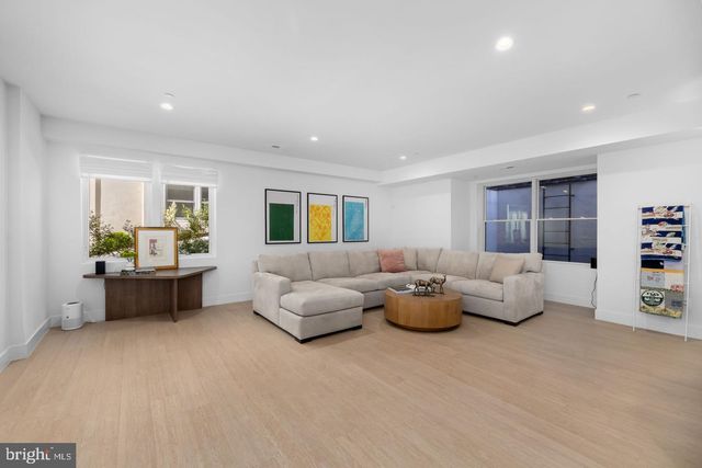 4892 MACARTHUR BLVD NW, Washington, DC 20007