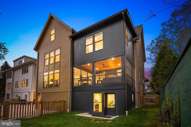 4892 MACARTHUR BLVD NW, Washington, DC 20007