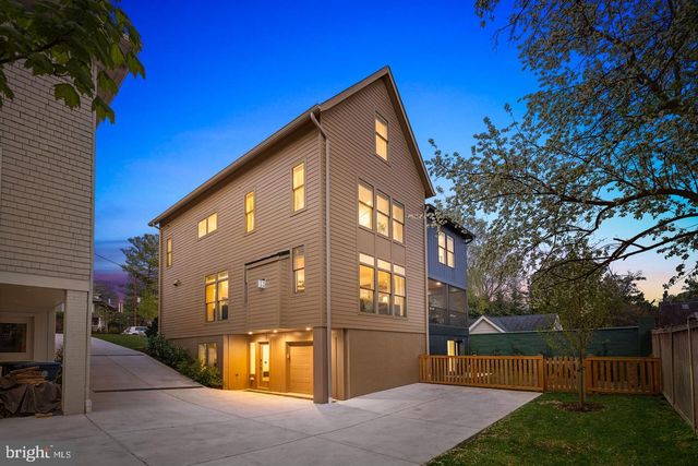 4892 MACARTHUR BLVD NW, Washington, DC 20007